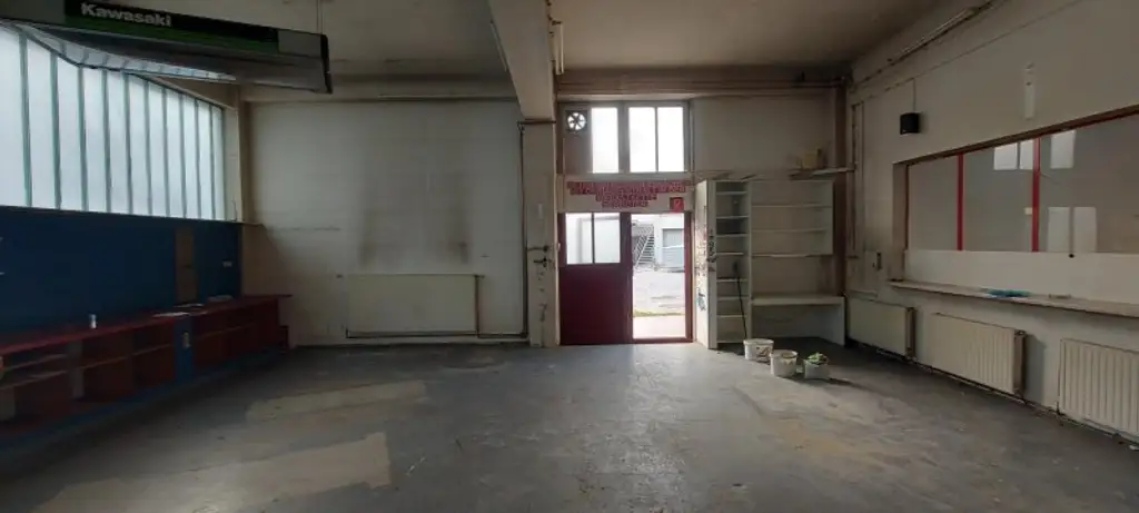 Ehemaliger Schauraum mit Werkstatt