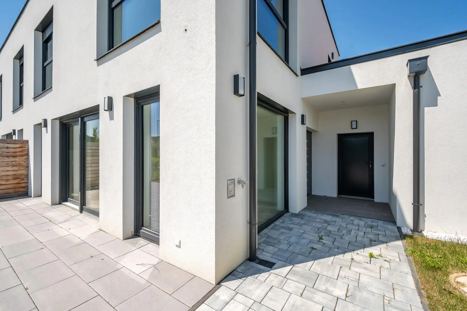 Erstbezug: Doppel-Haushälfte mit Fernblick und Wohlfühlambiente