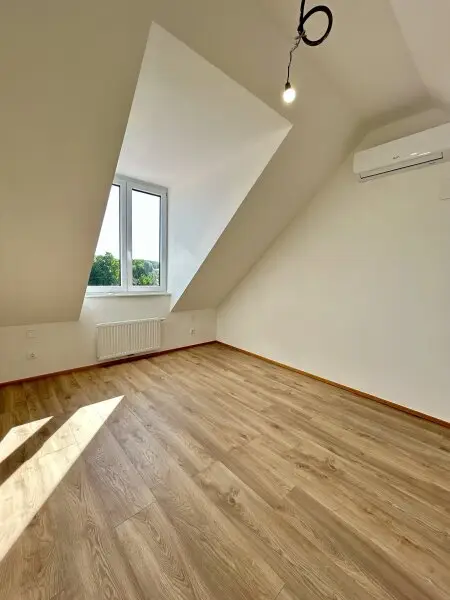 Moderne Dachgeschoßwohnung in Klosterneuburg: 75m² Erstbezug mit Terrasse!