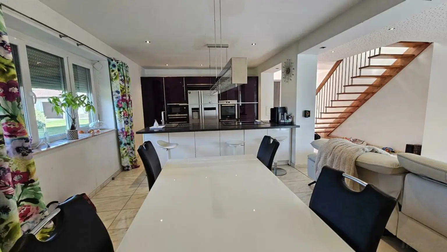 ** Großzügiges & edel saniertes Stadthaus ** Hochwertige Ausstattung ** 3 Bäder ** Einliegerwohnung ** absolute Ruhelage **