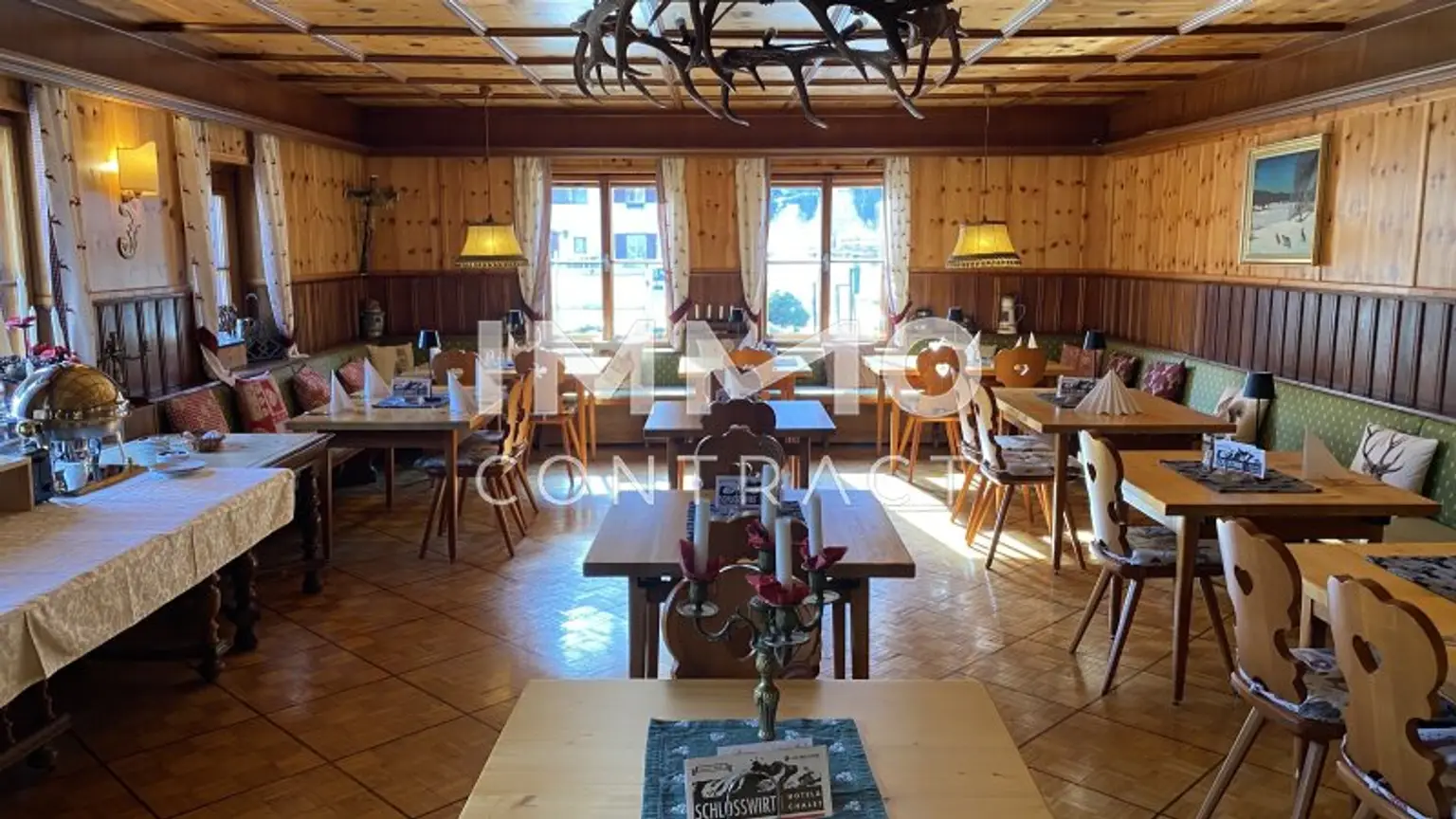 Hotel-Ensemble mit Luxus-Chalets