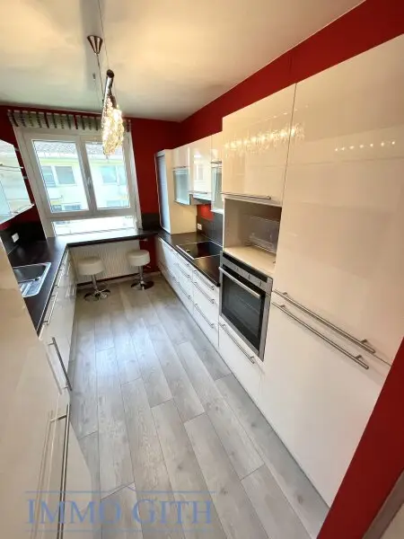 LICHTDURCHFLUTETE CA. 80 m² GROSSE 3-ZIMMER-WOHNUNG MIT BALKON IN GRÜNRUHELAGE VON POTTENSTEIN ZU KAUFEN!