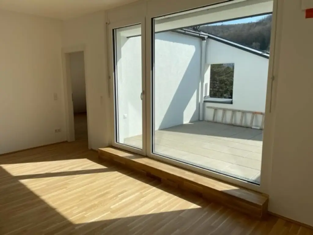 2-Zimmer-Dachterrassenwohnung Erstbezug inkl hochwertiger Küche, Außenfläche und Kellerabteil mit Blick ins Grüne - KLOSTERNEUBURG/ K126 T53