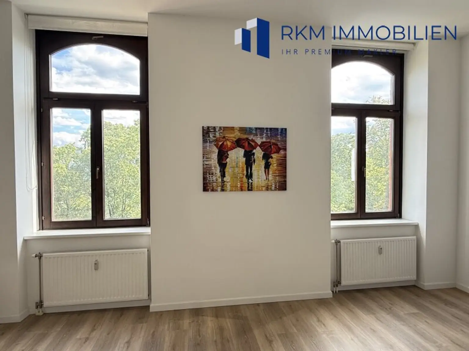 Holzfenster & Blick ins Grüne