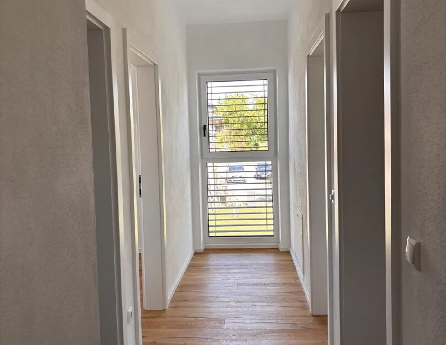 Neuwertige Doppelhaushälfte in Burgkirchen: Ihr neues Zuhause mit Garten und Terrasse!