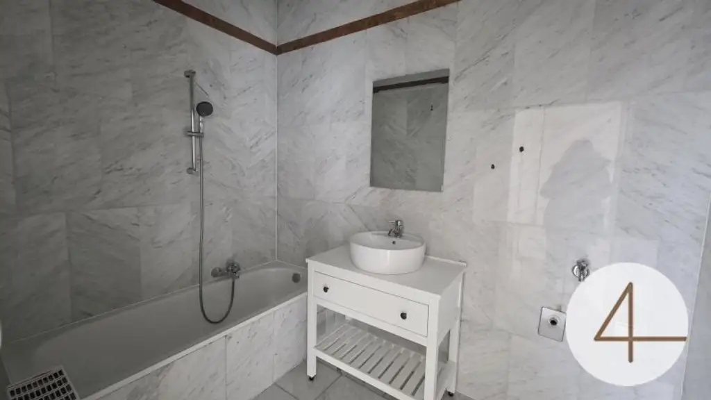 Gesamtes Dachgeschoß steht zum Verkauf