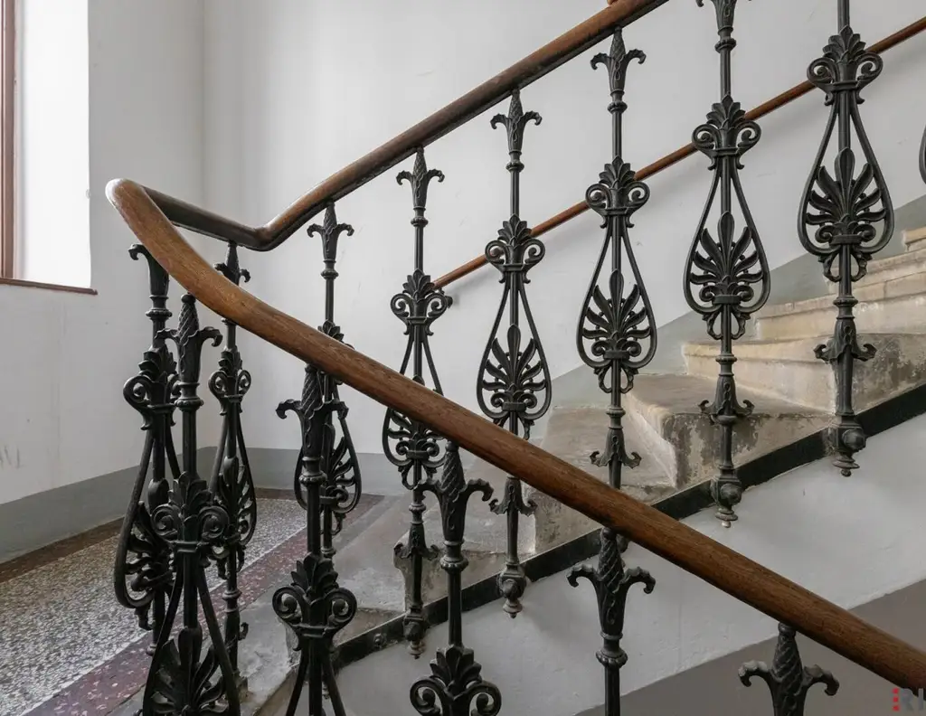 INVESTMENT IN BESTLAGE NÄHE 1. BEZIRK | Unbefristet vermietete Altbauwohnung mit baubewilligter Loggia | Repräsentatives Jahrhundertwendehaus | 3.OG