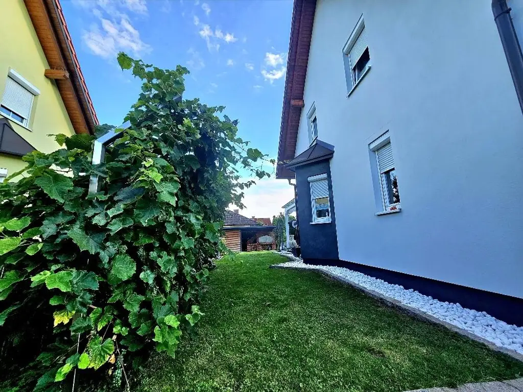 Traumhafte Doppelhaushälfte für junge Familien – modern, hell & mit viel Platz!