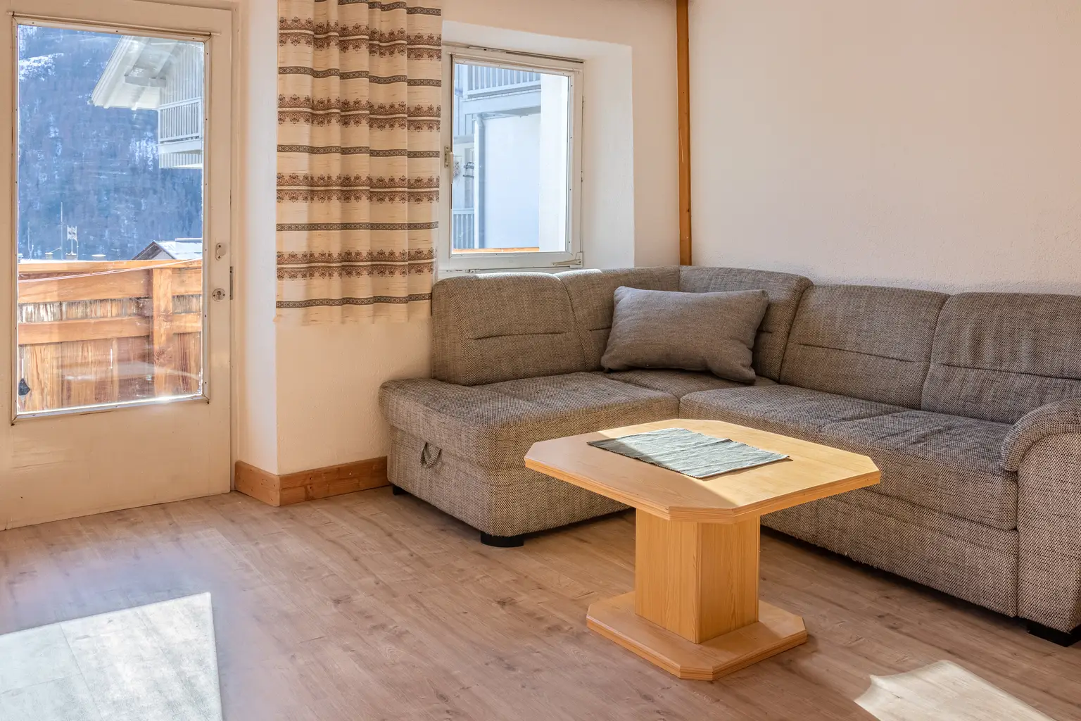 MIETE -  Helle 2 Zimmerwohnung mit Balkon inkl. Betriebskosten - in Virgen