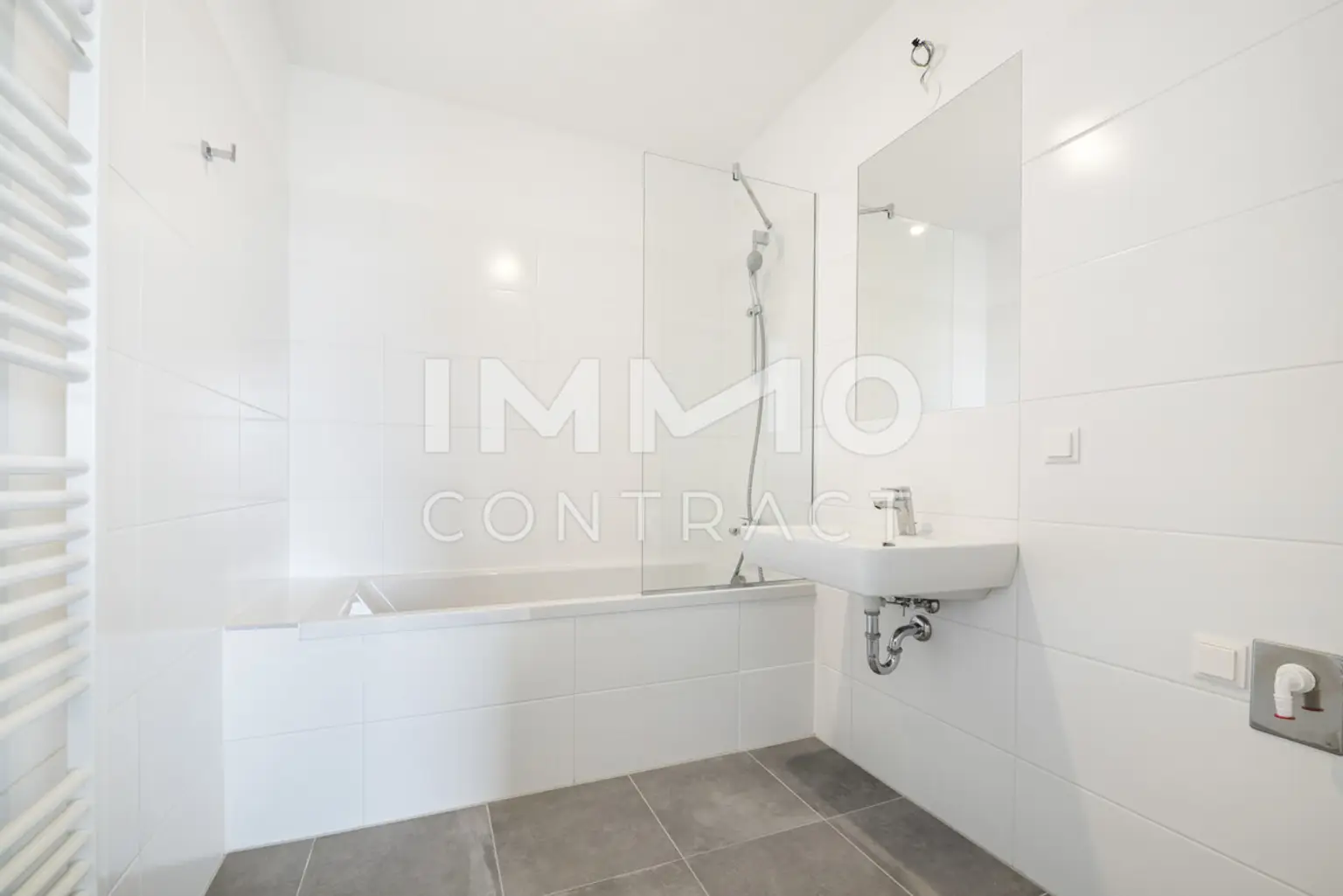 EDI N° 7 - Wunderschöne, helle 3 - Zimmer - Gartenwohnung mit riesigem Garten