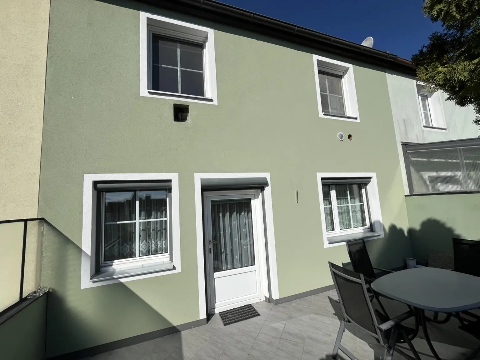 Ansicht Garten mit Terrasse