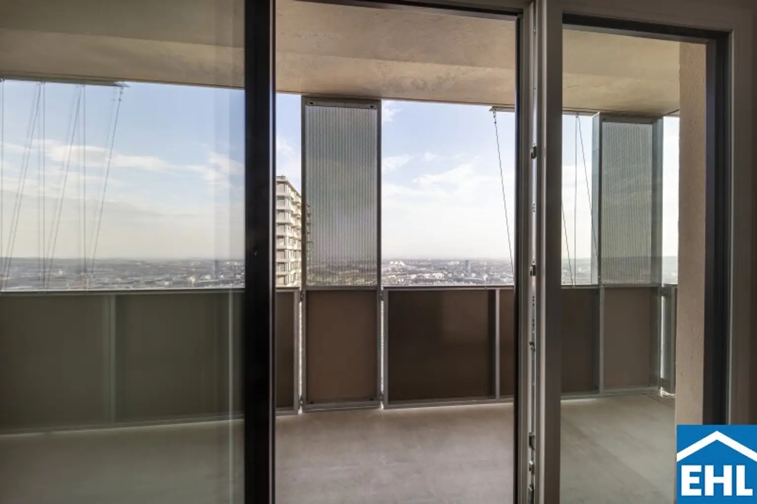 Panorama Wohnung im 32. Stock des Q-Tower mit Südost-Ausrichtung