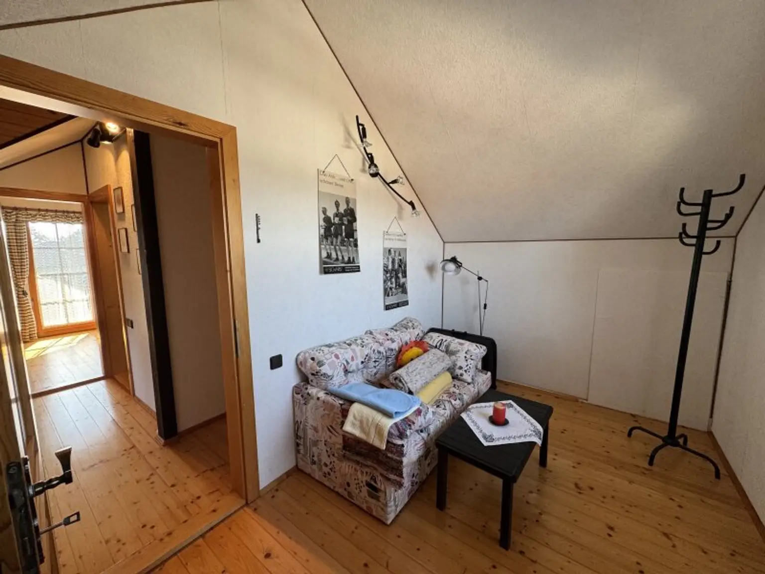 Sonniges Blockhaus mit Pool, Balkon & Gartenidylle in Sollenau