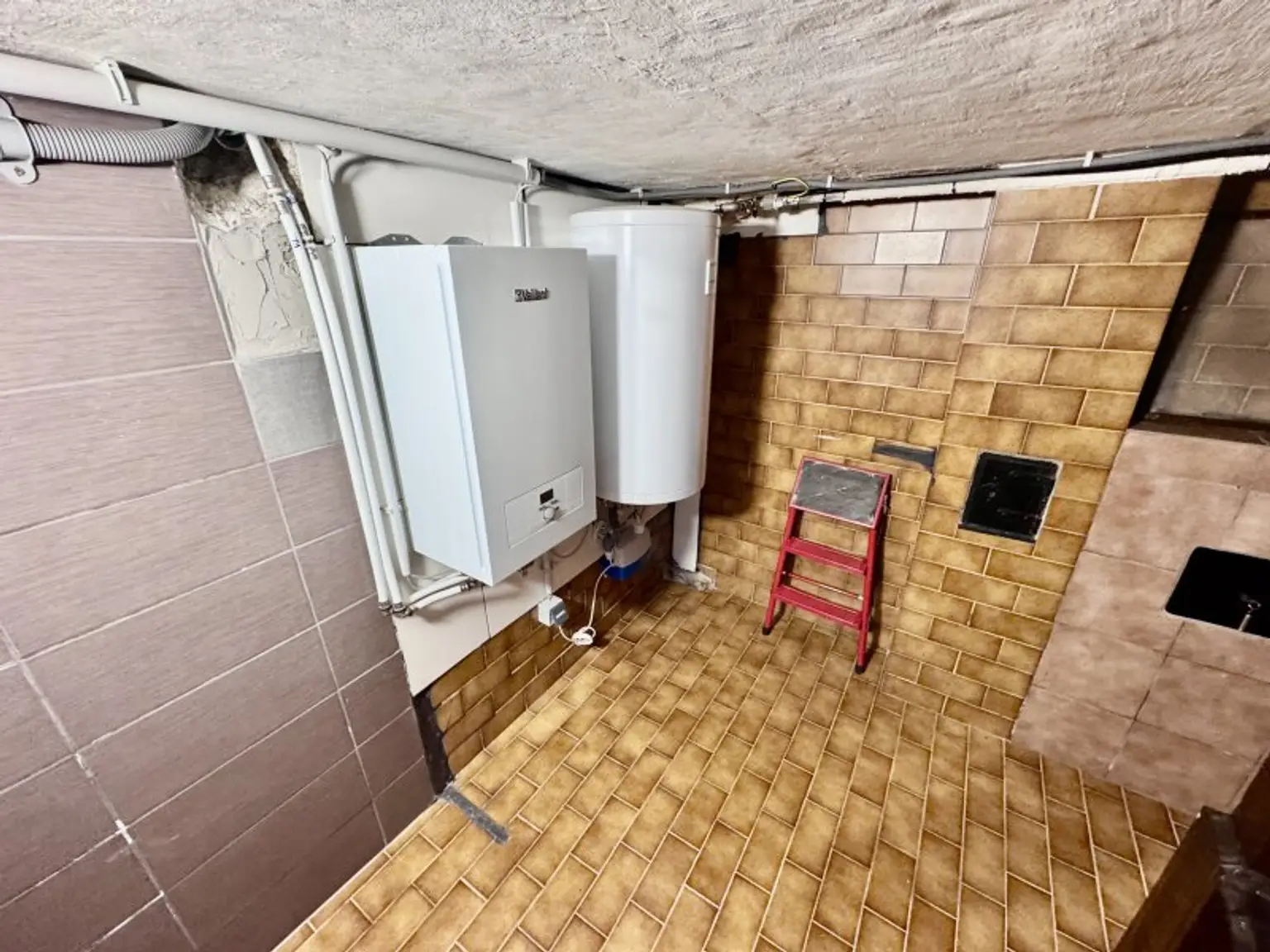 IHR RÜCKZUGSORT AN DER ALTEN DONAU - CHARMANTES HAUS AUF EIGENGRUND