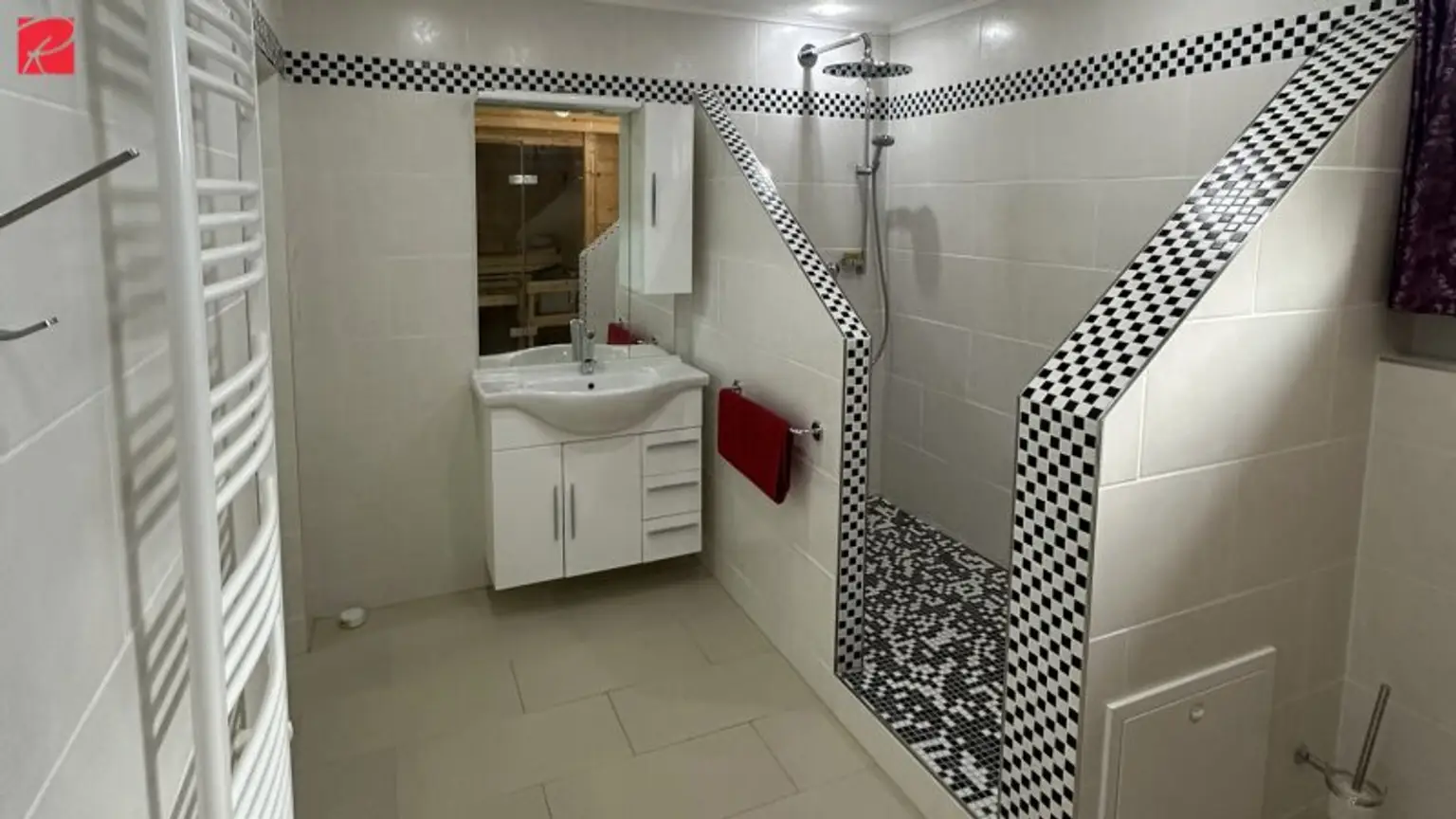 Großes, topausgestattetes Haus mit 8 Zimmer, 2 Terrassen, Garten, Pool- und Wellnessbereich