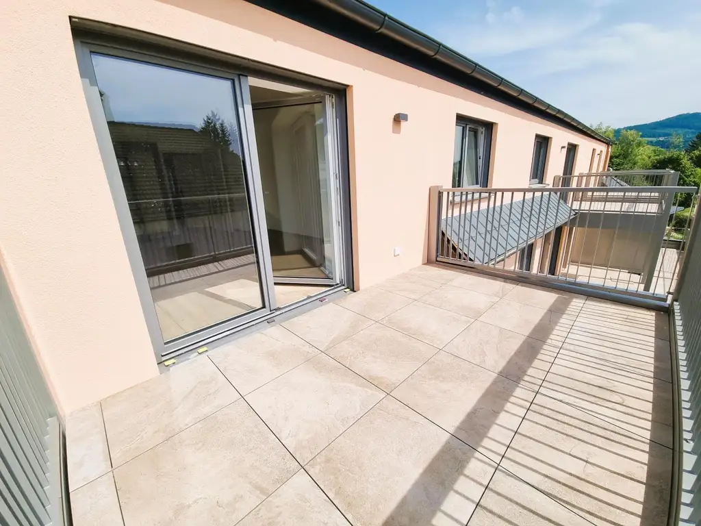 Erstbezug! Moderne 2-Zi.-Dachgeschoß-Wohnung mit großen Balkon