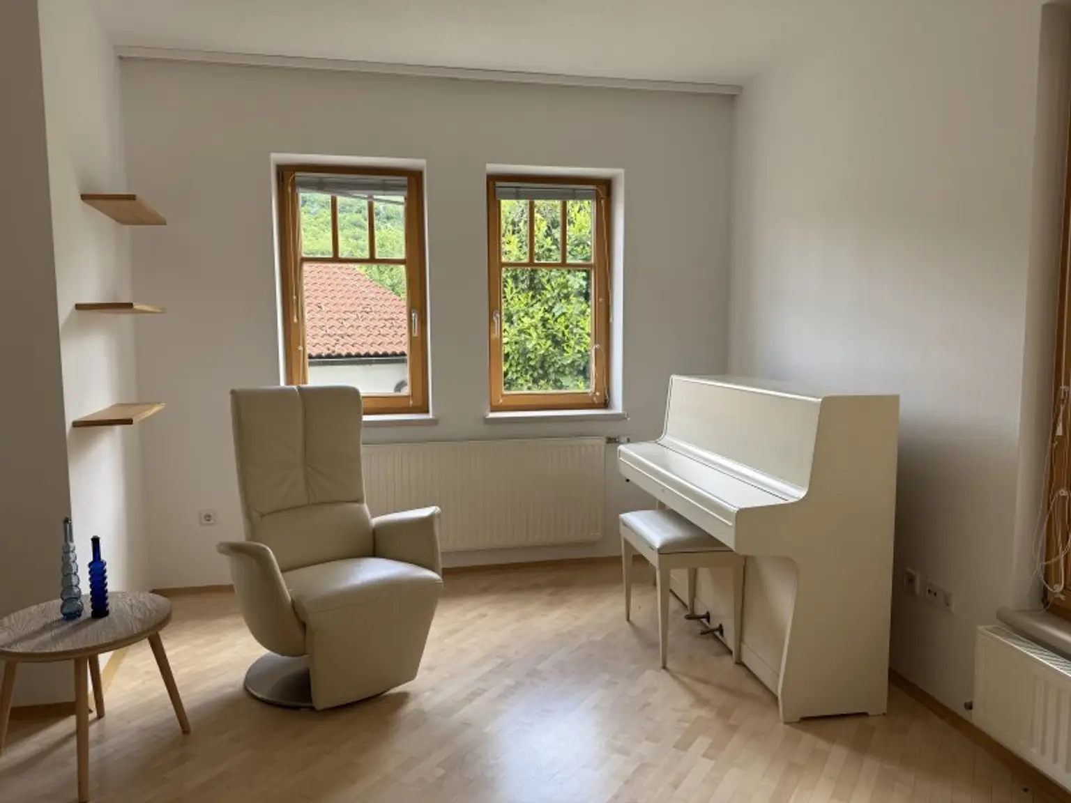 Möbliertes Einfamilienhaus mit Garten, Pool und Sauna