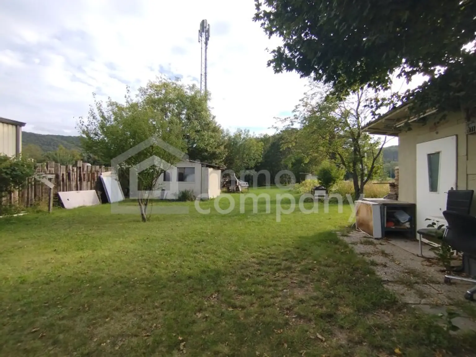 Mehrfamilienhaus mit  Gewerbegrundstück