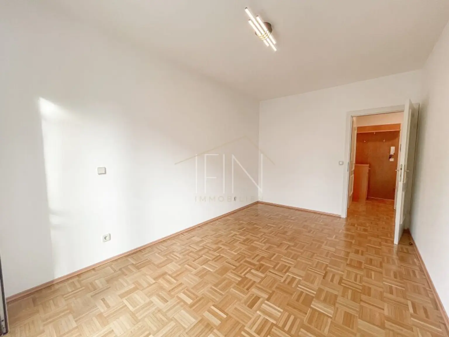 Schöne 2-Zimmer-Wohnung mit Garage in U-Bahn Nähe