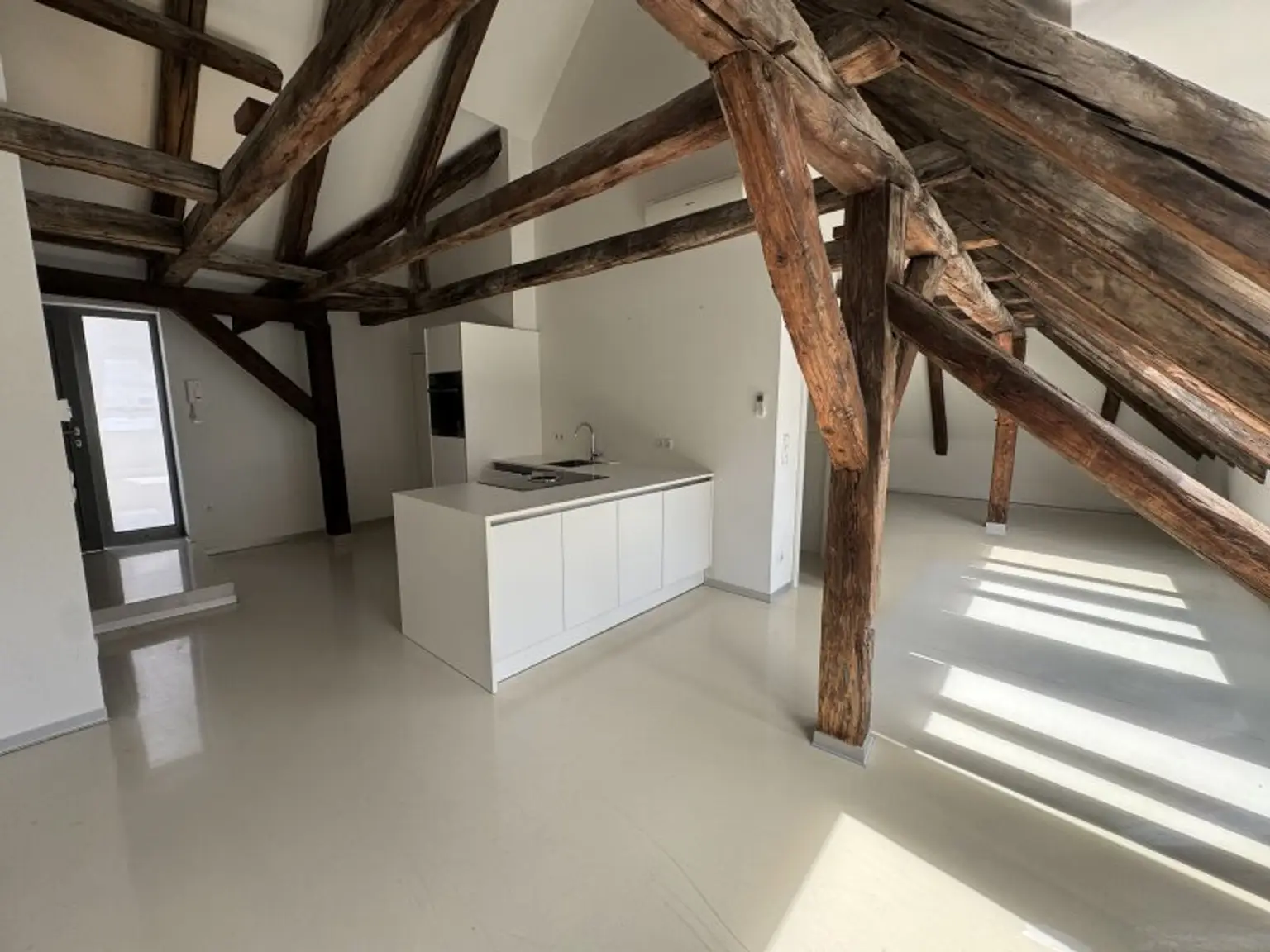 Stilvolle Dachgeschosswohnung - Modernes Wohnen in zentraler Lage!