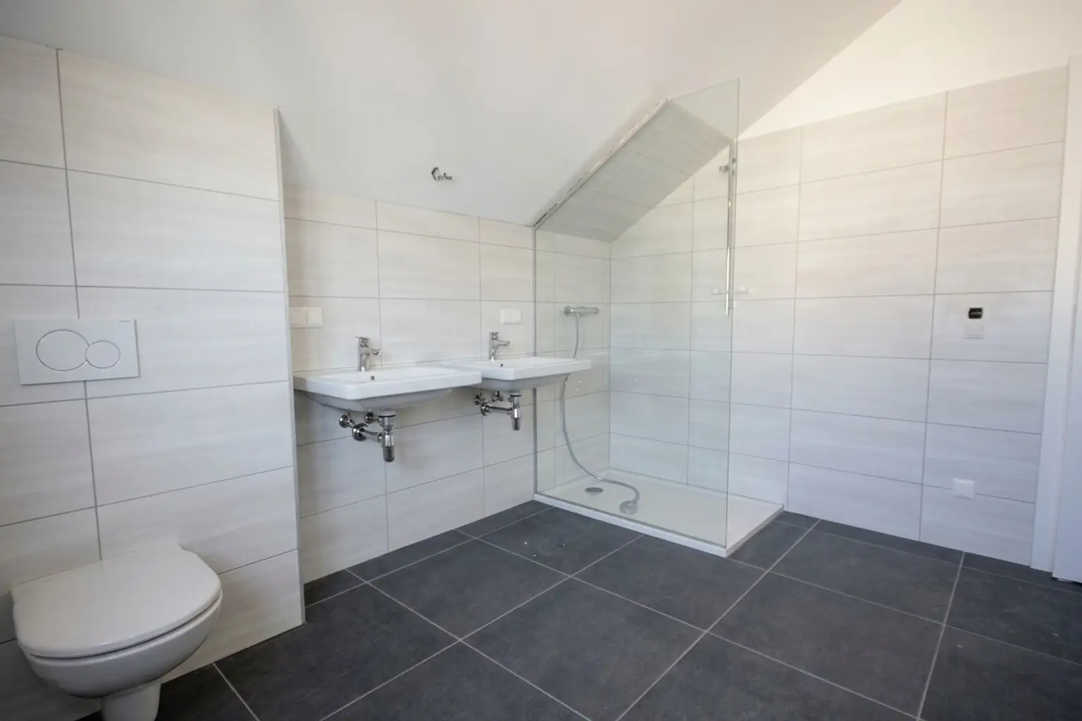 Neuwertige Doppelhaushälfte in Gänserndorf - 4 Zimmer, Keller, Garten, Terrasse, 2 Stellplätze!