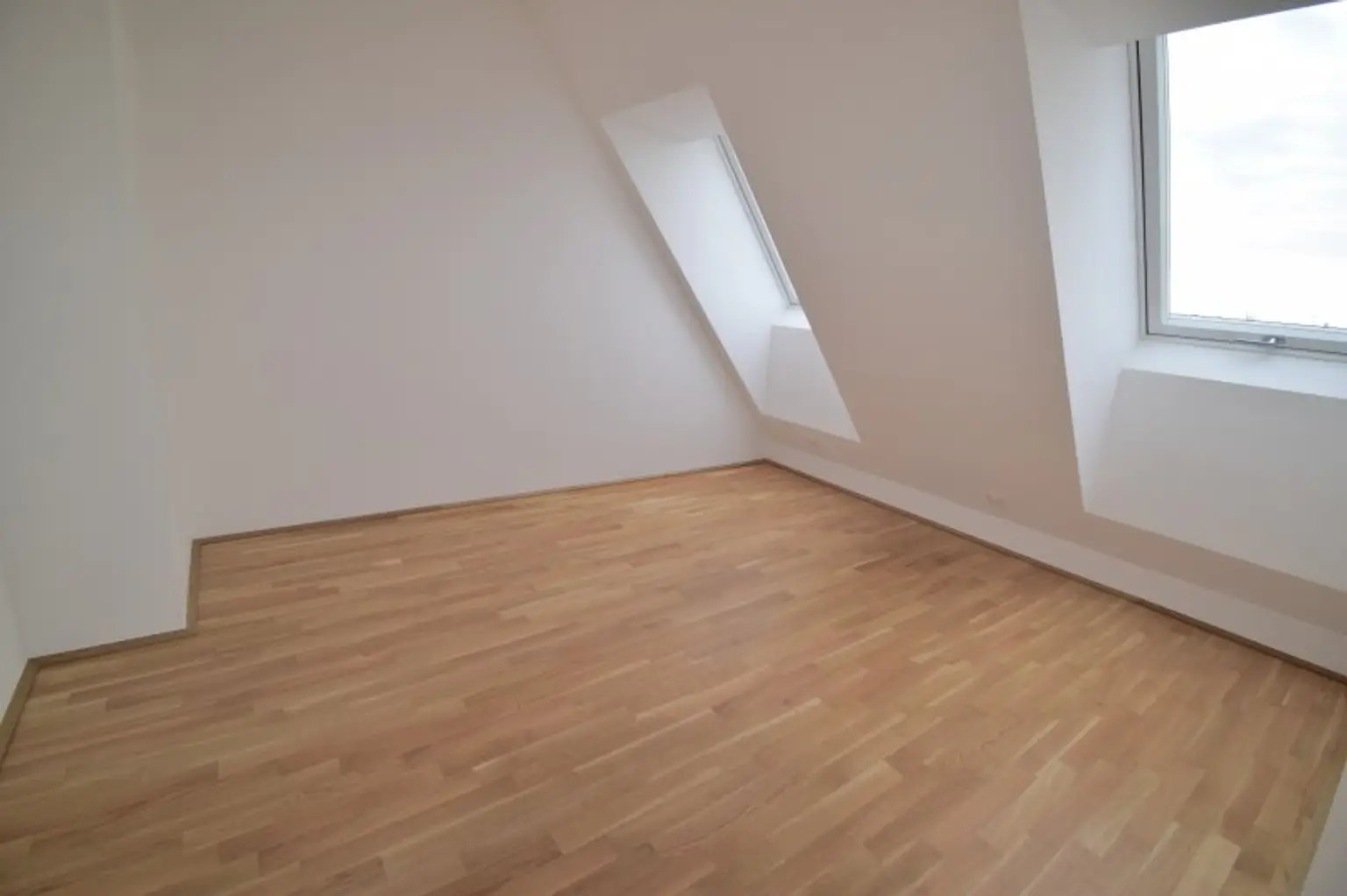 3 Zimmer Dachgeschoßwohnung in Oberlaa, WG geeignet