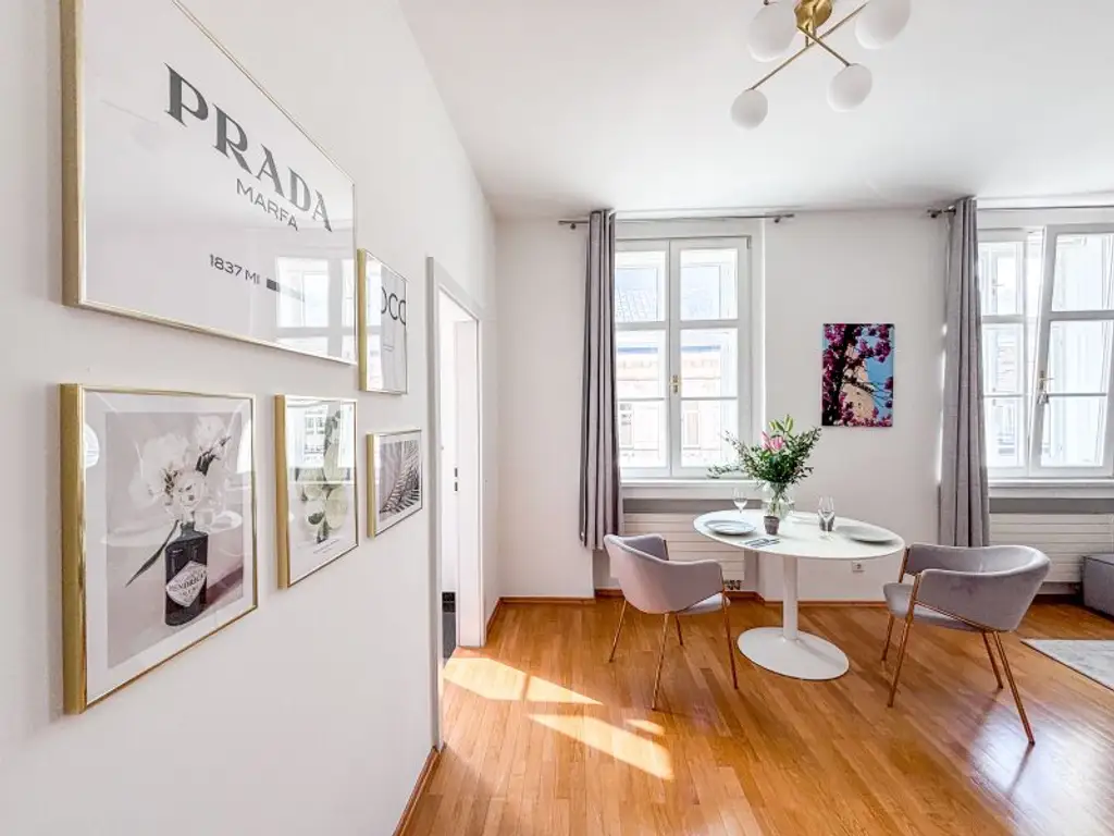 Komplett möblierte, helle Stadtwohnung – Ihr neues Zuhause am Stephansplatz/Graben!