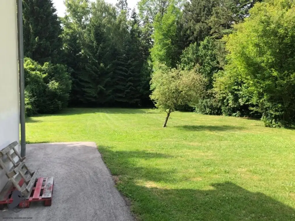 Außergewöhnliche Villa mit drei Wohneinheiten, Gewerbeeinheit & teilbarem Grundstück