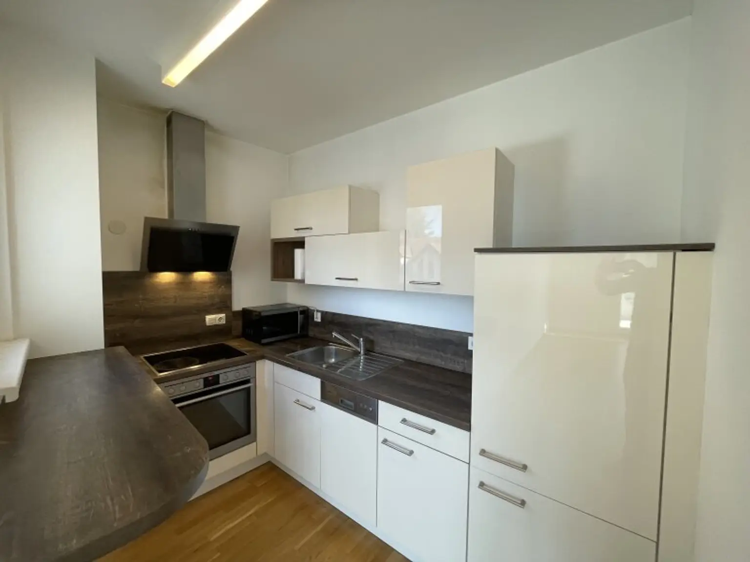 TOP 2-ZIMMMER-WOHNUNG ++ TERRASSE MIT FERNBLICK/GARAGE ++ NÄHE SCHWECHAT!