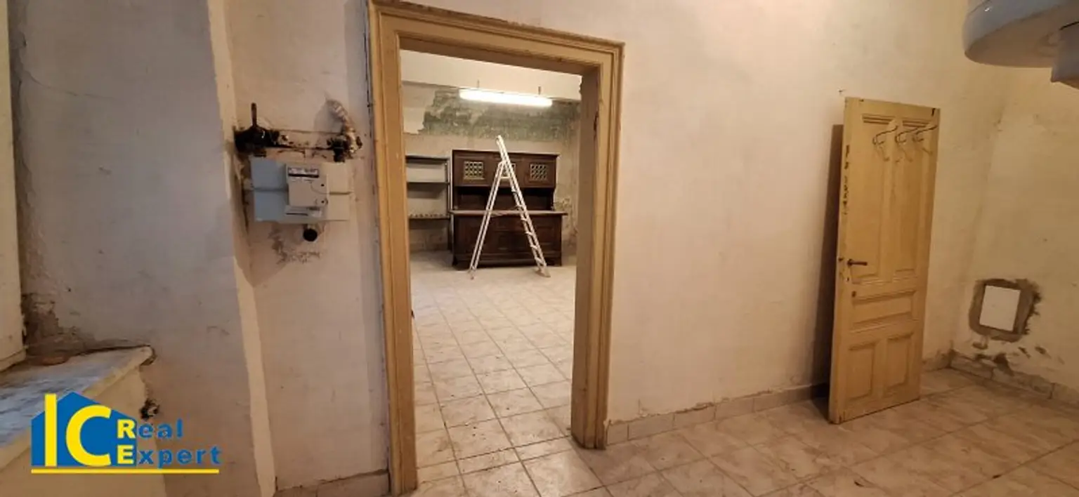 Nebenraum mit Vorraum