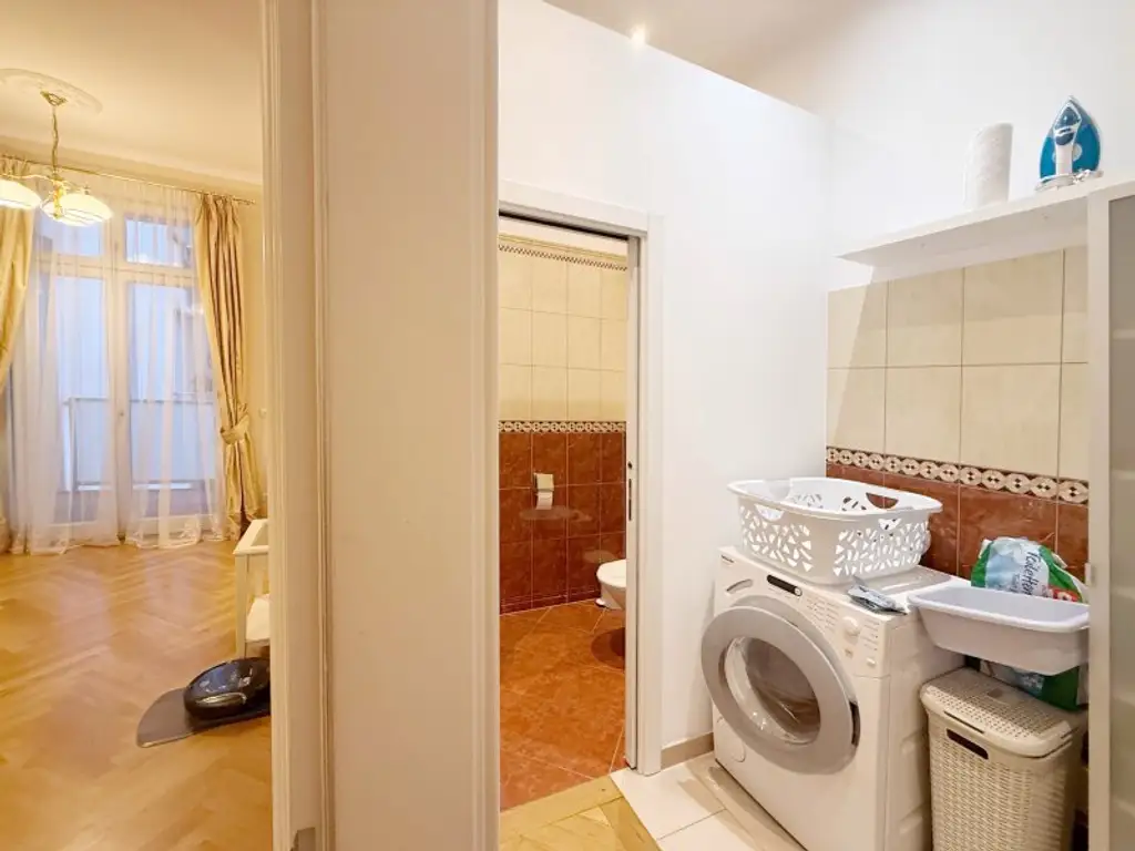 Fully furnished apartment - within walking distance to the 1st district, also available for short-term rentals.