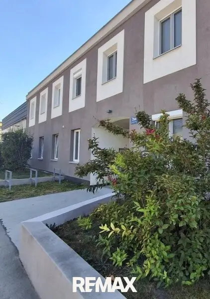 24 Wohnhaus Eingang 1220