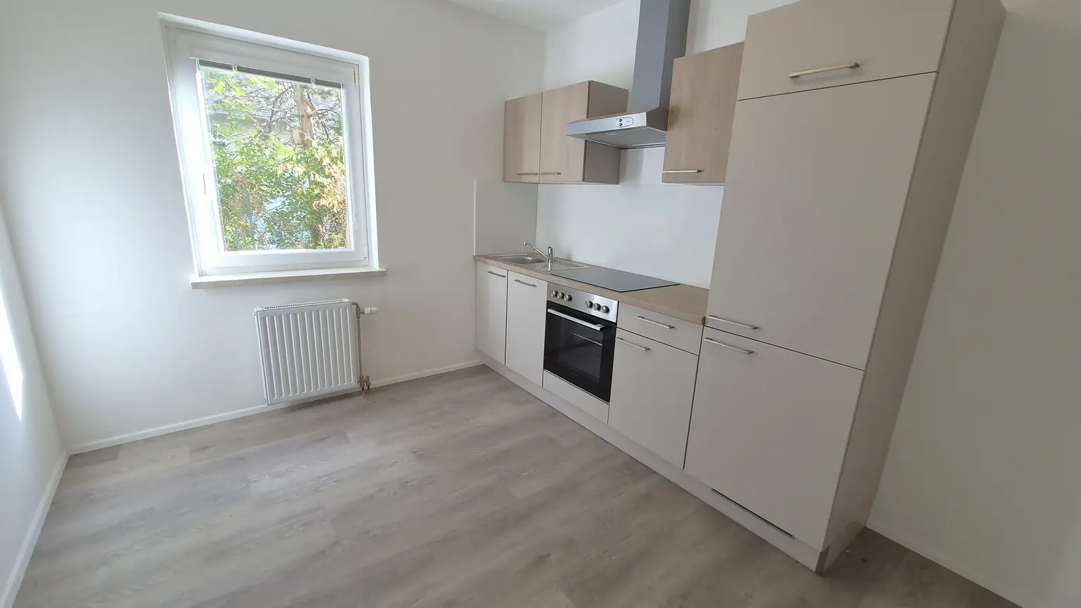 Sanierte Zwei Zimmerwohnung mit neuer Küche zu vermieten!