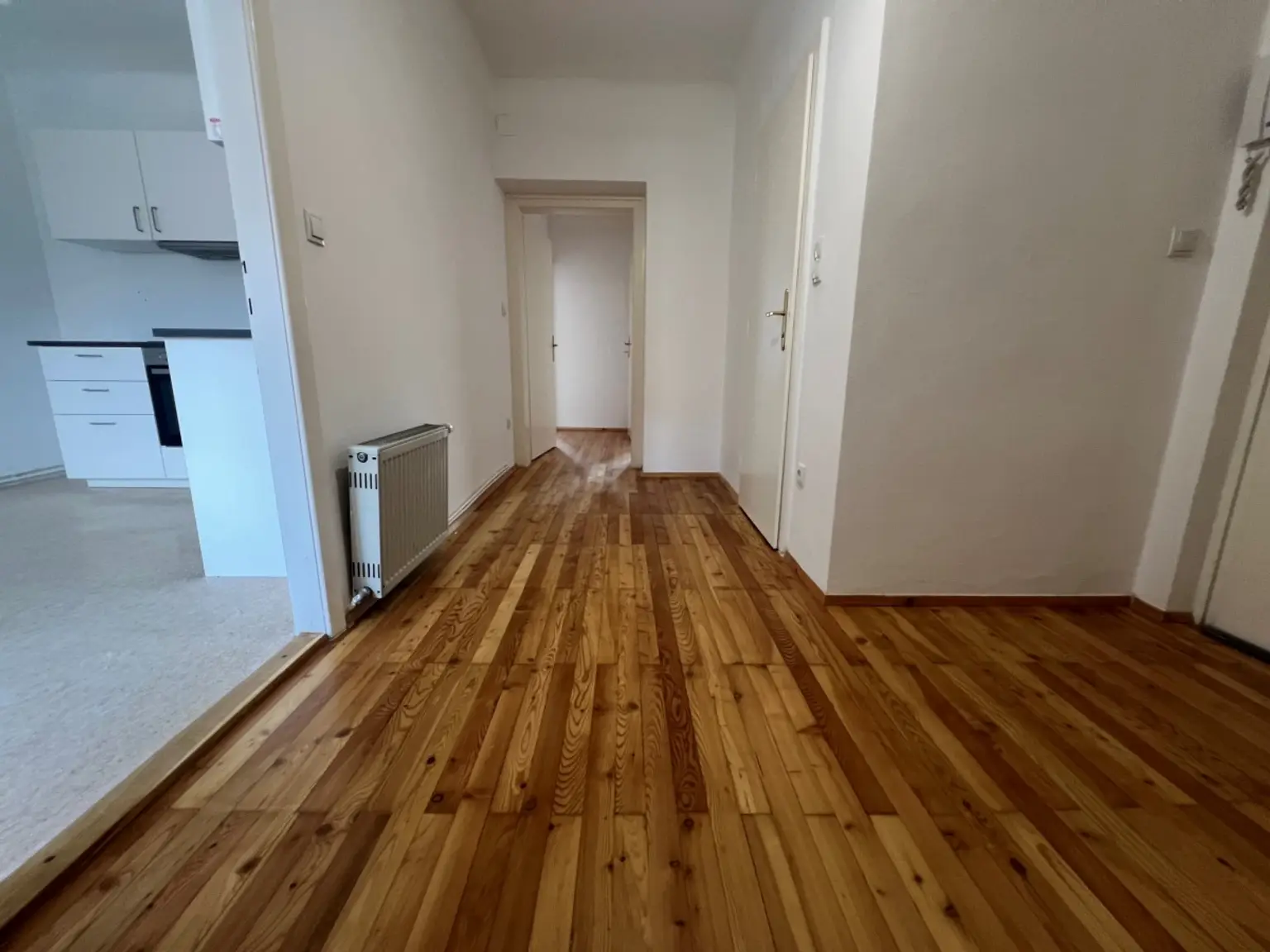 1 | HELLE und RUHIGE Wohnung - ZWEI Zimmer im DG | Prima Service Immobilien