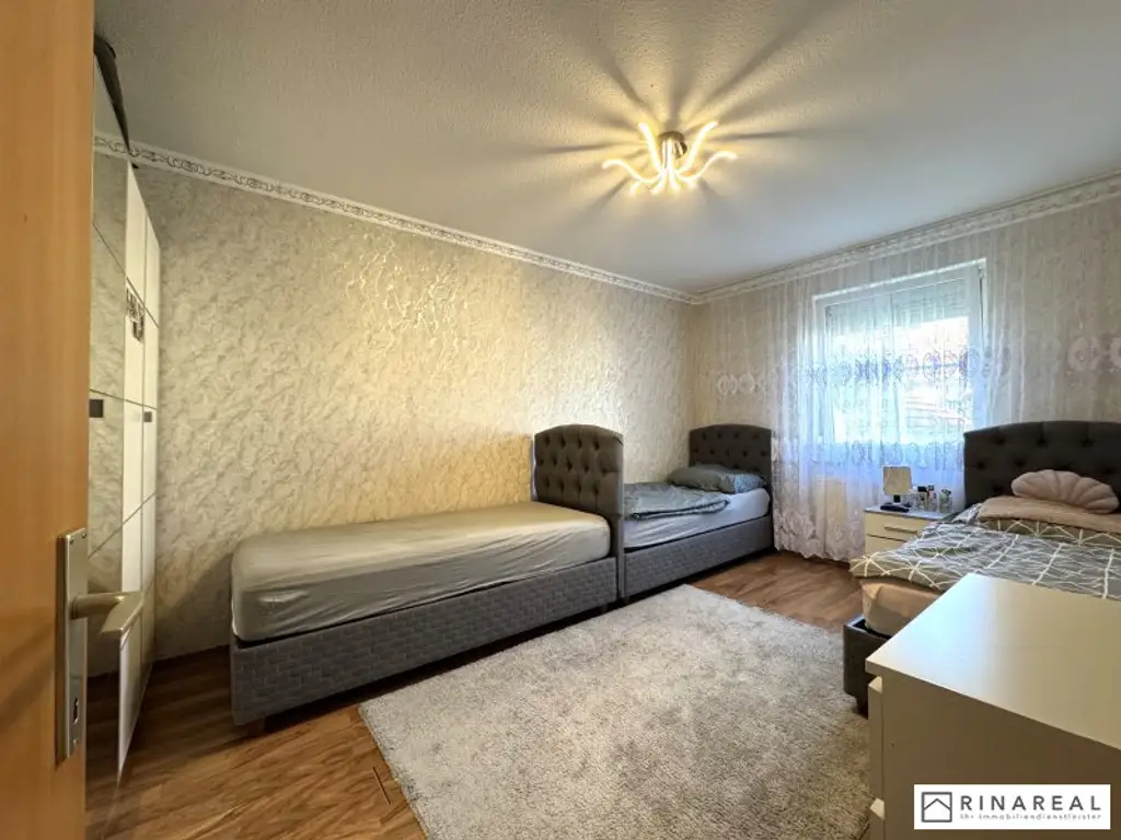 VOLKSBADGASSE | 3 Zimmer Wohnung mit Loggia | renoviert 2020 | zzgl. PKW-Stellplatz