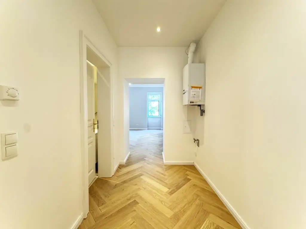 Stilvoller Altbau-Erstbezug | 1-Zimmer mit Kochnische | U4 vor der Tür