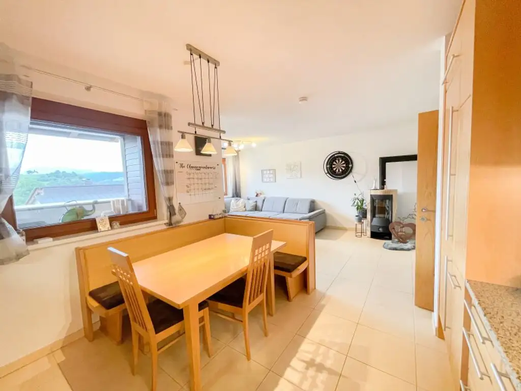 Familientraum 4-Zimmer-Wohnung in absoluter Ruhelage