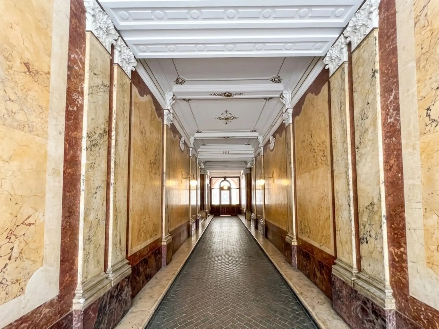 Prunkvolle Altbau-Wohnung im repräsentativen Haus / Wonderful apartment in a representative building
