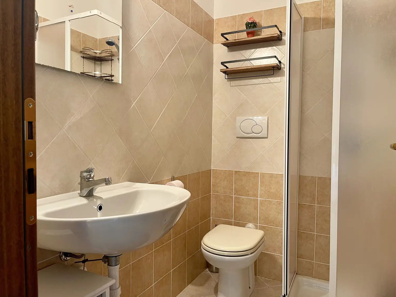 Sardinien: Sonnige 3-Zimmer‑Wohnung mit Terrasse & Bergblick - nur 7 km zum Meer