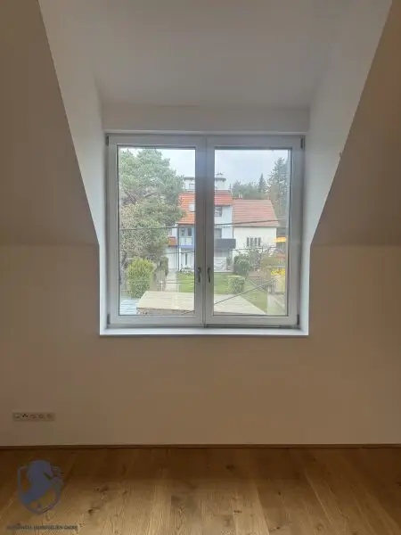 Stilvoll wohnen im Herzen von Wien: Dachgeschosswohnung mit Terrasse und Parkplatz in 1140 Wien!