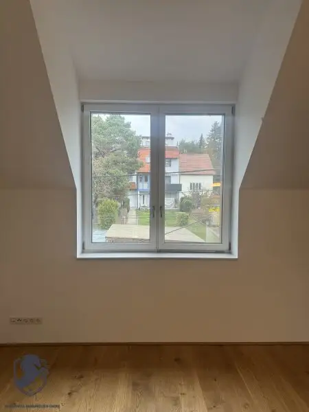 Stilvoll wohnen im Herzen von Wien: Dachgeschosswohnung mit Terrasse und Parkplatz in 1140 Wien!
