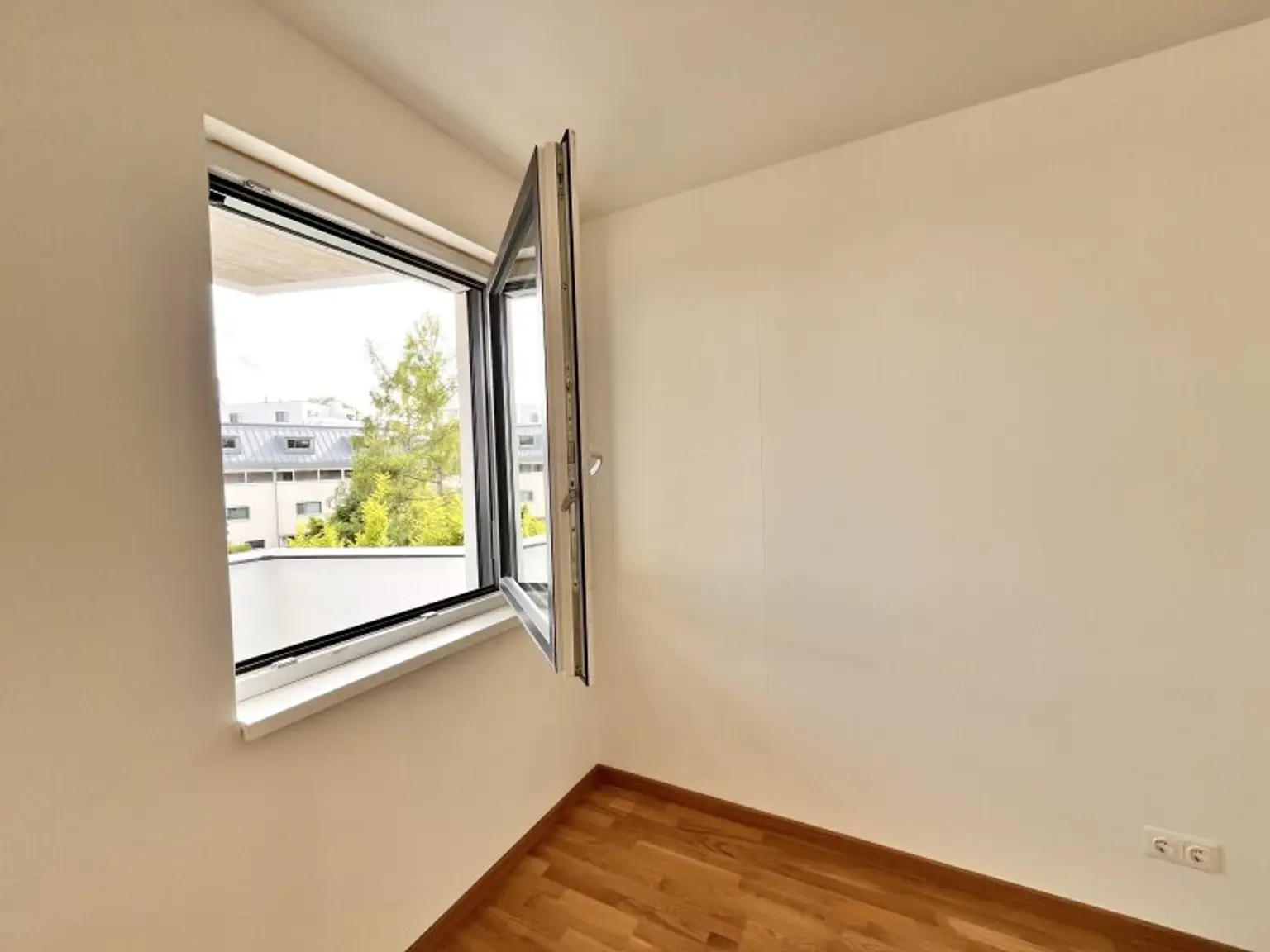 ERSTBEZUG: Traumhafte 3-Zimmer-Wohnung mit 2 Balkonen (ideal auch für Anleger)
