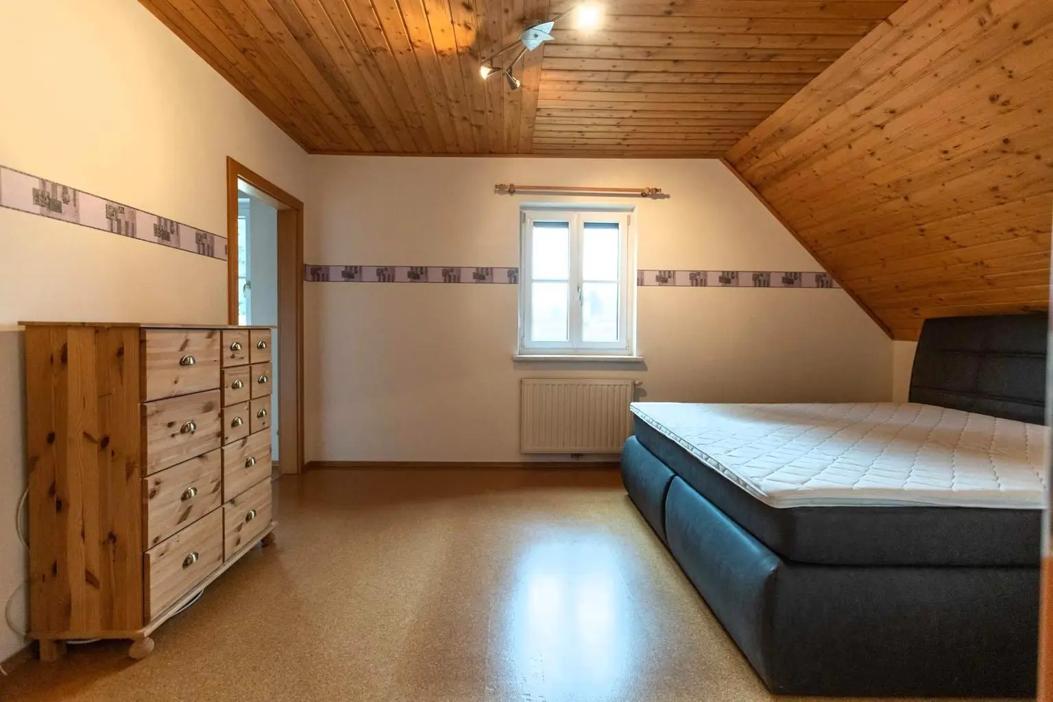 Wunderschönes Haus mit großer Hobbywerkstatt und großem Hofplatz - Ruhelage!