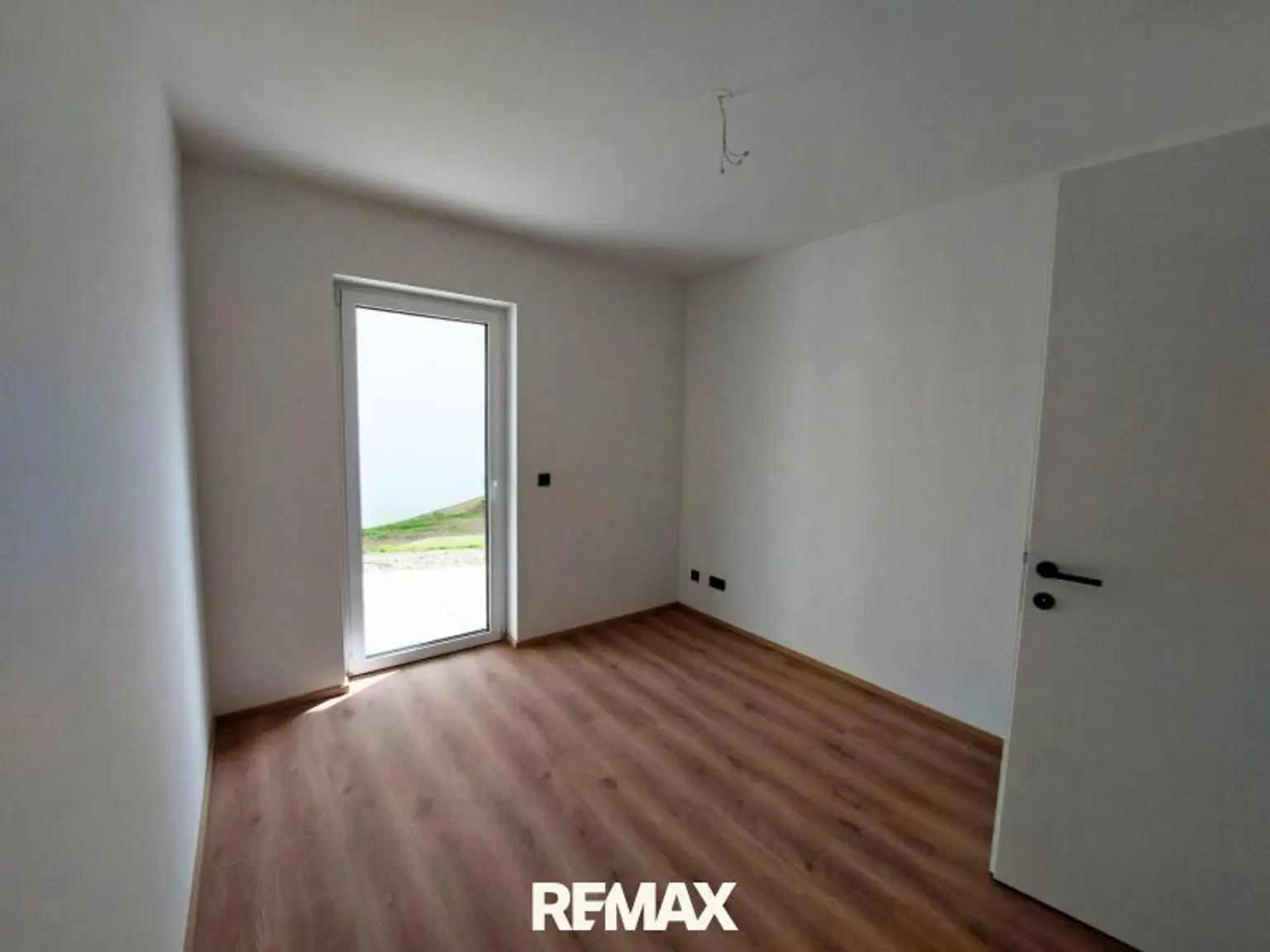 Erstbezug -Gartenwohnung! 3 Zimmer mit 2 Balkonen & großem Privatgarten