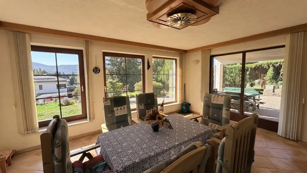 Großzügiges 4-Zimmer-Einfamilienhaus mit Terrasse und Garage in Ruhelage von Neulengbach mit Fernsicht!
