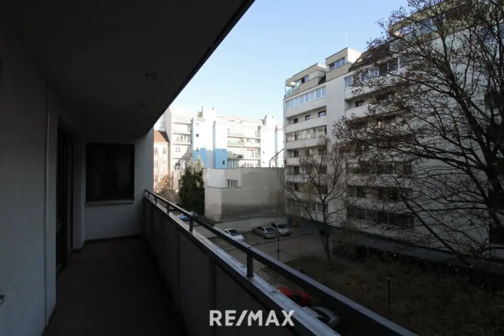 Sanierungsbedürftige 2-Zimmer-Wohnung mit Loggia – ruhige Lage