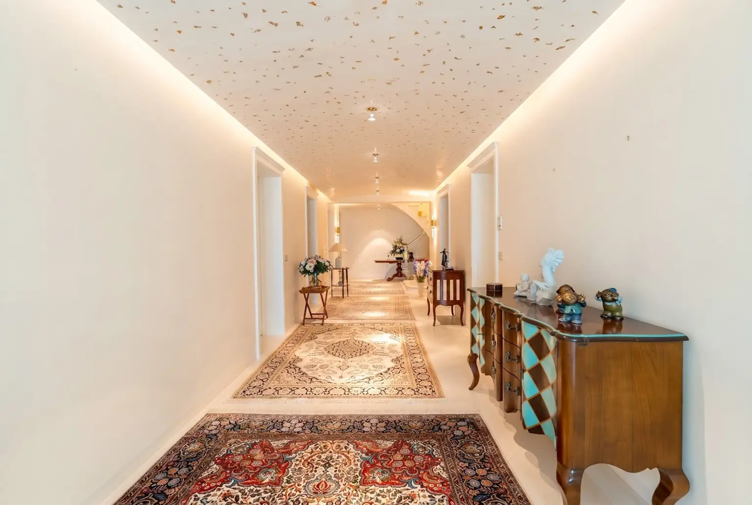 Traumhafte Villa mit Indoor Pool + großem Garten zu verkaufen!
