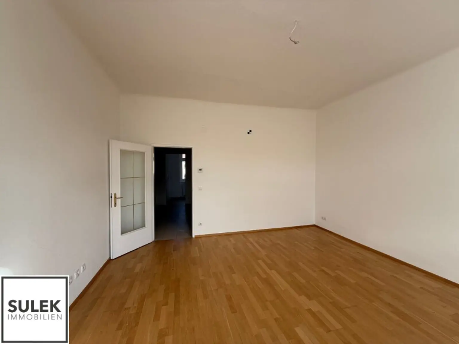 Ganzes Haus zu mieten: 1 Geschäftslokal, 1 Büro, 2 Wohnungen nahe U1