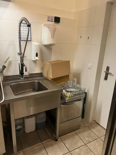 Voll ausgestattetes Gastroloka in Top-Lage beim AKH – sofort betriebsbereit!