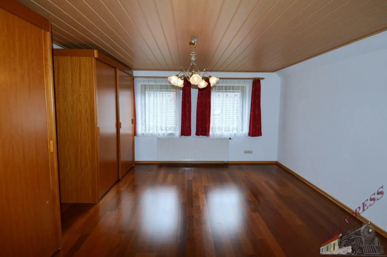 Ein-/ Zweifamilienhaus in ruhiger Aussichtslage